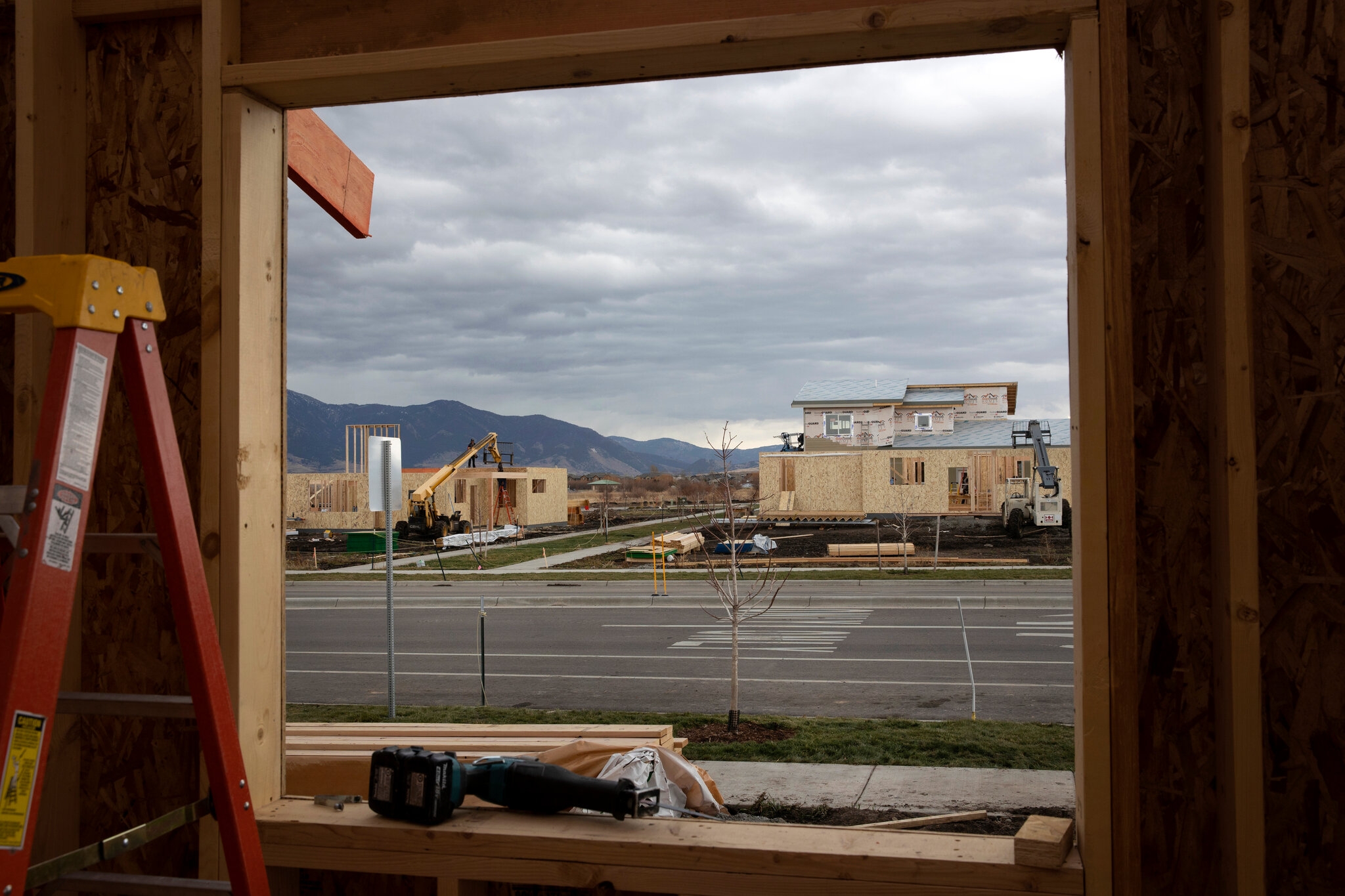 bay window crossword clue